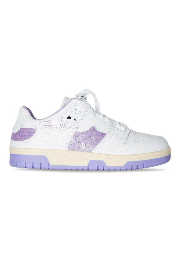 Acne Studios' 08STHLM Low Pop W - White/Purple - Sneakers. Køb sneakers her.