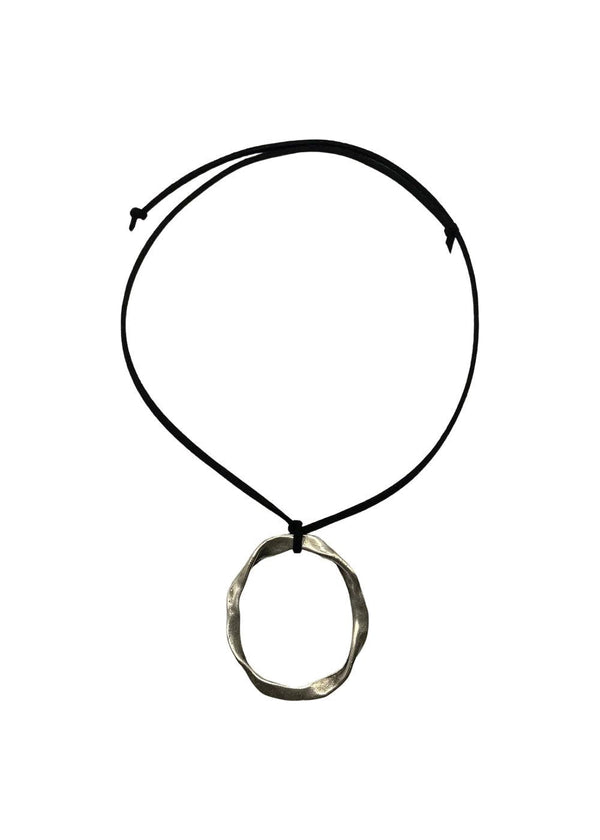 Lemon Luas Oval necklace - Silver/Black. Køb halskæder her.