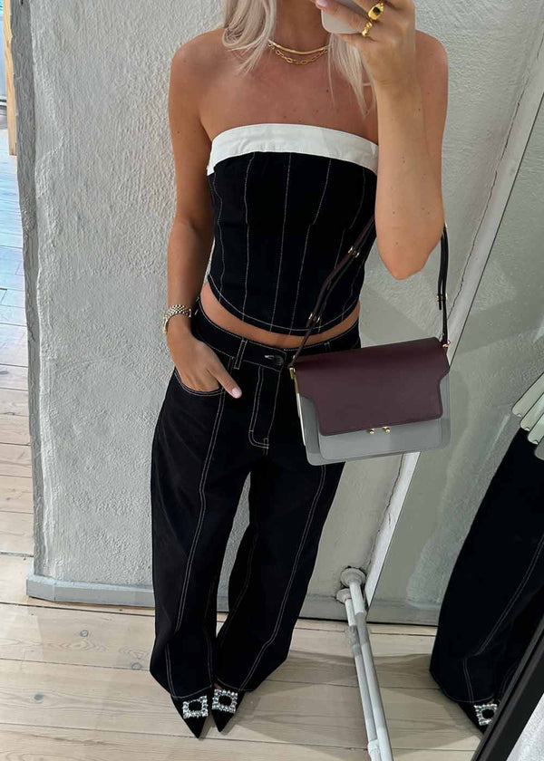Marnis Trunk Bag - Dark Port/Dolphin/Natural White. Køb designertasker||håndtasker||skuldertasker her.