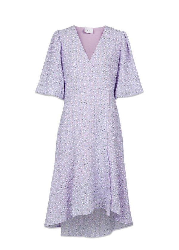 Neo Noirs Alvilda Seersucker Dress - Lavender. Køb kjoler her.