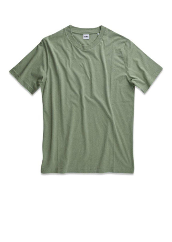 Nn. 07s Arnold Print Tee 3467 - Oil Green. Køb t-shirts her.