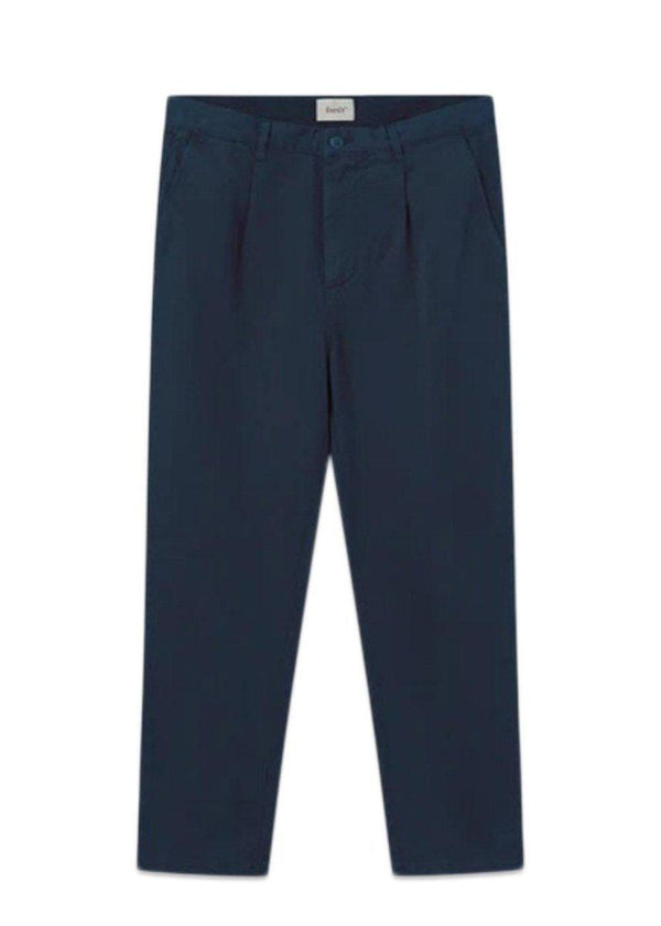 Foréts BROOK CHINO - Navy. Køb bukser her.