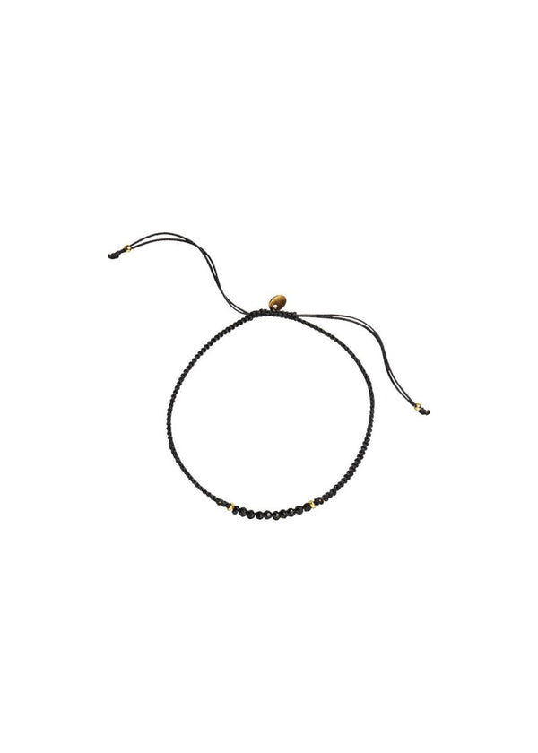 Stine A's Candy Bracelet black spinel and black ribbon - Gold. Køb armbånd her.