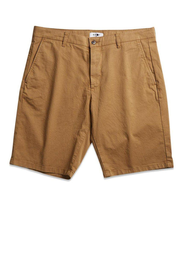 Nn. 07s Crown Shorts 1004 - Caramel. Køb shorts her.