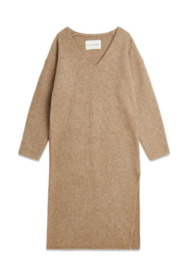 By Malene Birgers FAVINE - Tannin. Køb kjoler her.