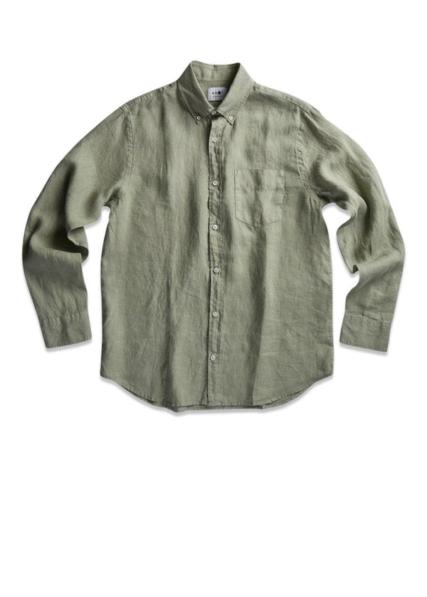 Nn. 07s Levon BD 5706 - Oil Green. Køb shirts her.