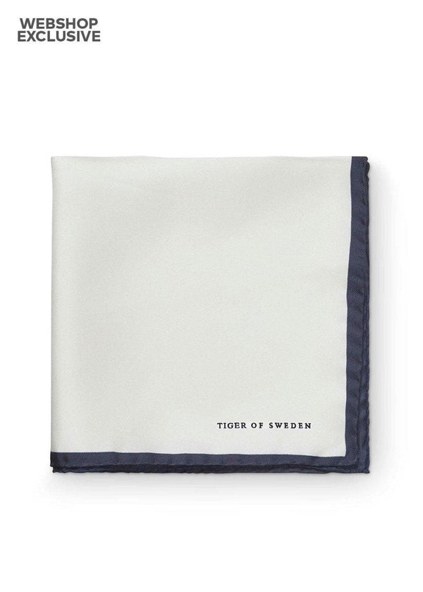 Tiger of Swedens Luserna - Navy. Køb scarf her.