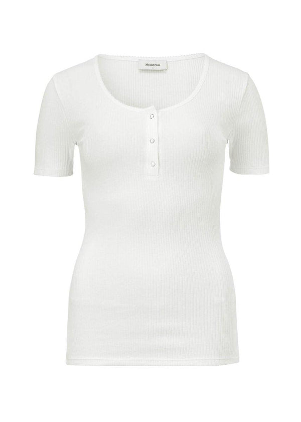 Modströms Orson t-shirt - Off White. Køb t-shirts her.