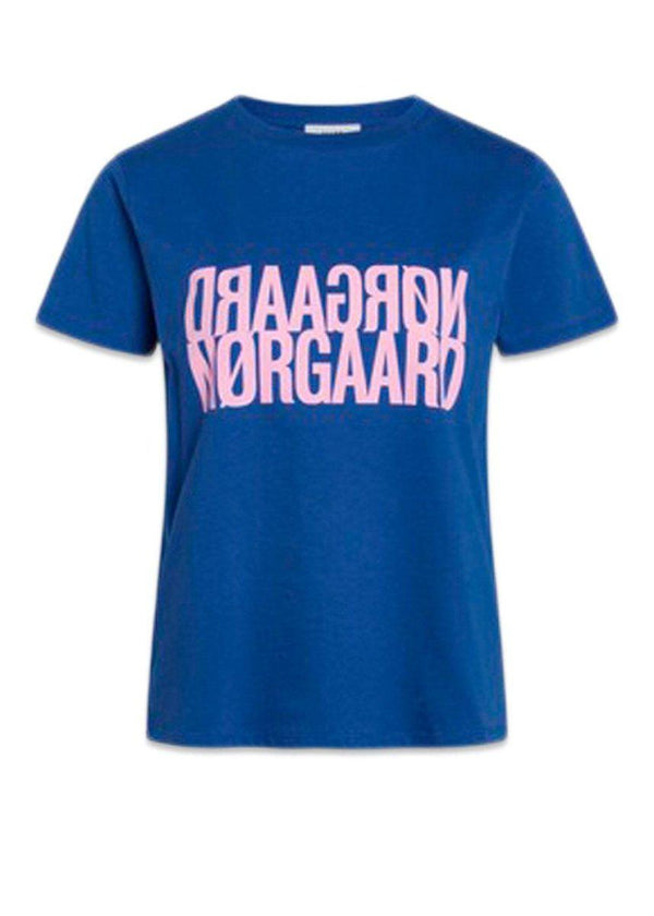Mads Nørgaards Single Organic Trenda P Tee - Princess Blue. Køb t-shirts her.